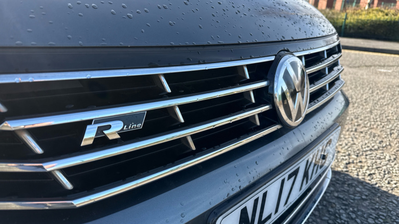 Volkswagen Passat 2.0 TDI R-Line 5dr DSG [Panoramic Roof] Diesel Estate